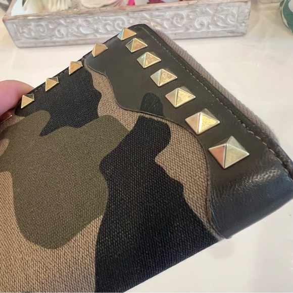 VALENTINO GARAVANI RockStud Camouflage Green Wallet - Picture 6 of 16